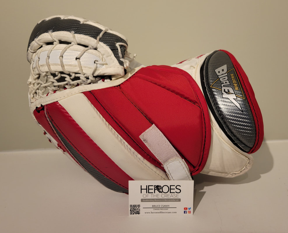 Mike Smith - Heroes of the Crease: Goaltending Museum and Memorabilia LTD.